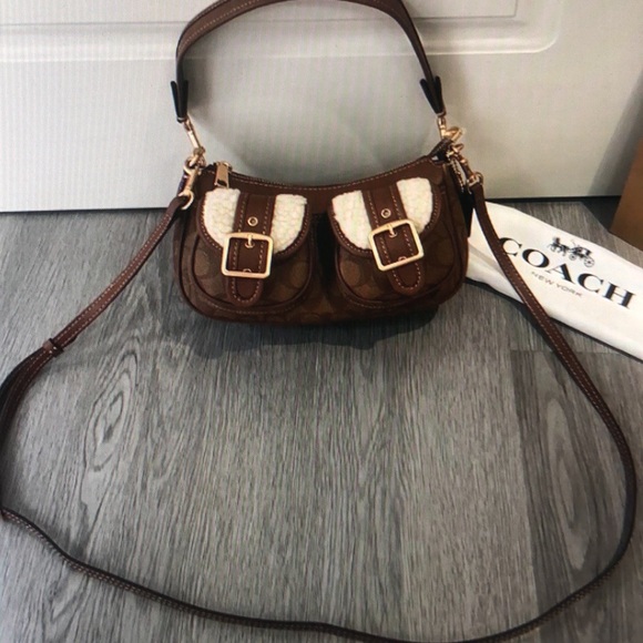 Coach Ashton Bag With Signature Canvas NWT - Picture 2 of 5